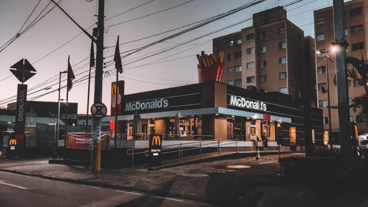 Was verdient man bei McDonald's Gehalt, Zahlen und Jobs im Vergleich zu Burger King
