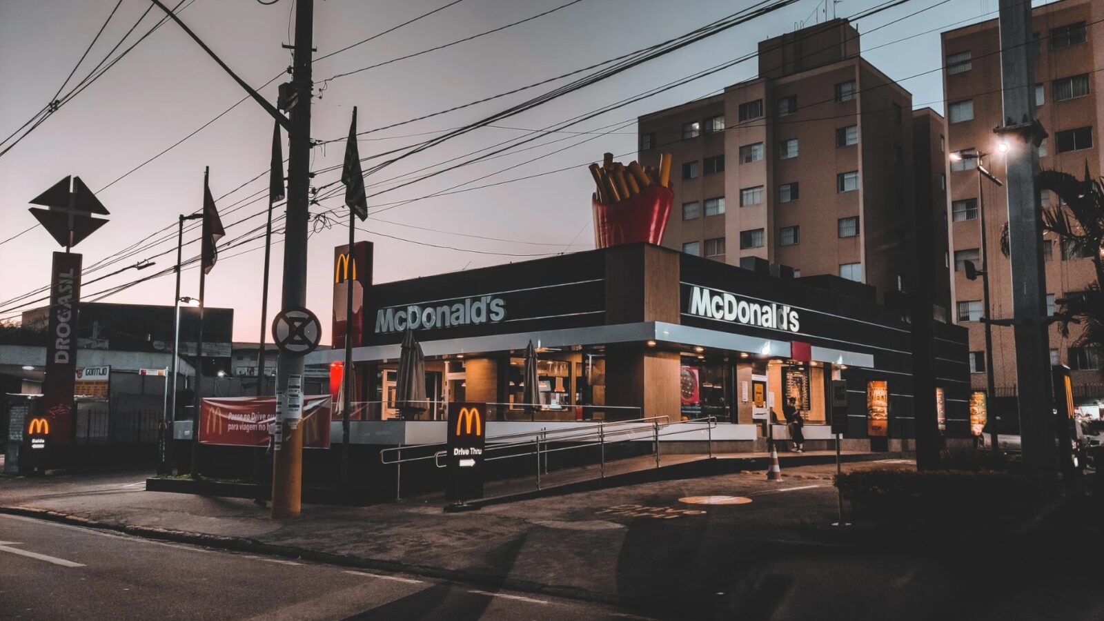 Was verdient man bei McDonald's Gehalt, Zahlen und Jobs im Vergleich zu Burger King