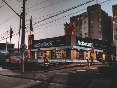 Was verdient man bei McDonald's Gehalt, Zahlen und Jobs im Vergleich zu Burger King
